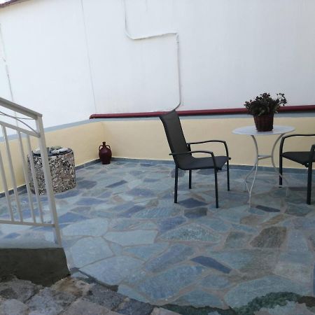 Sunny Cozy House With Grand Courtyard Daire Leonídion Dış mekan fotoğraf