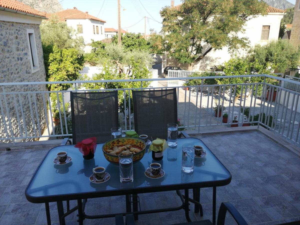 Sunny Cozy House With Grand Courtyard Daire Leonídion Dış mekan fotoğraf