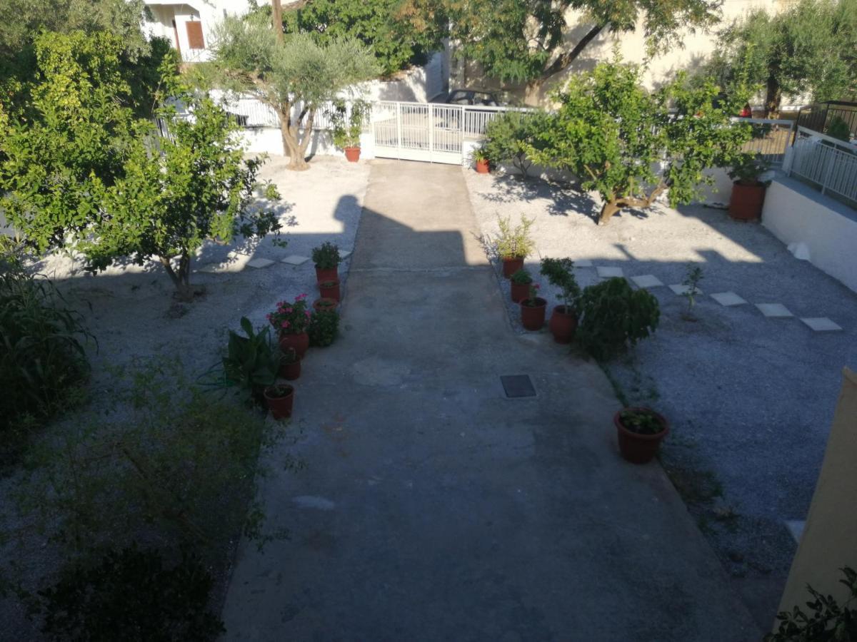 Sunny Cozy House With Grand Courtyard Daire Leonídion Dış mekan fotoğraf