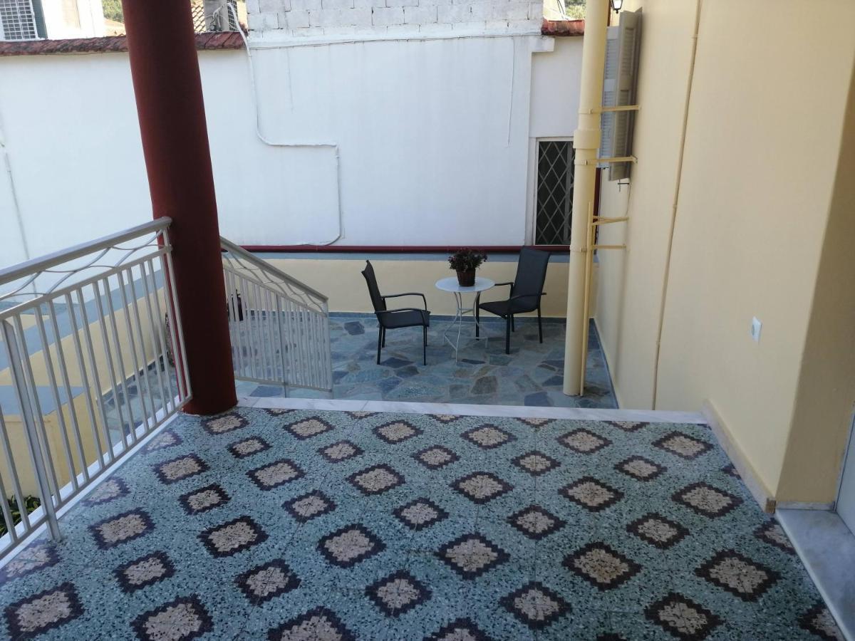 Sunny Cozy House With Grand Courtyard Daire Leonídion Dış mekan fotoğraf
